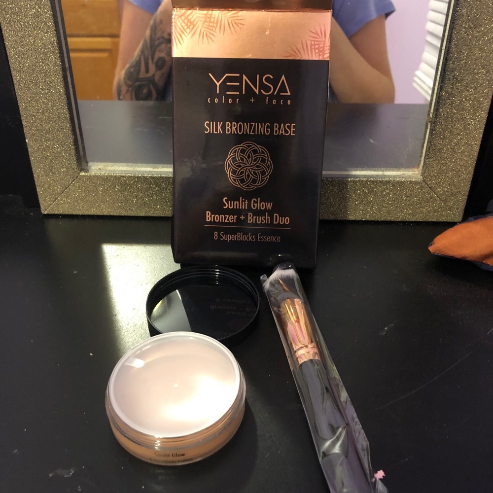 Silk bronzing base